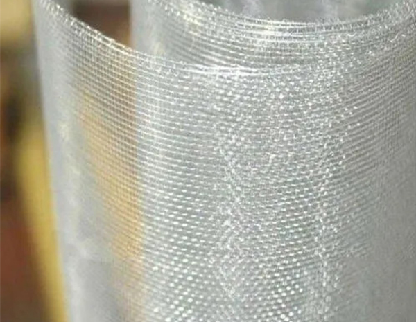 Why does stainless steel mesh corrode and break?