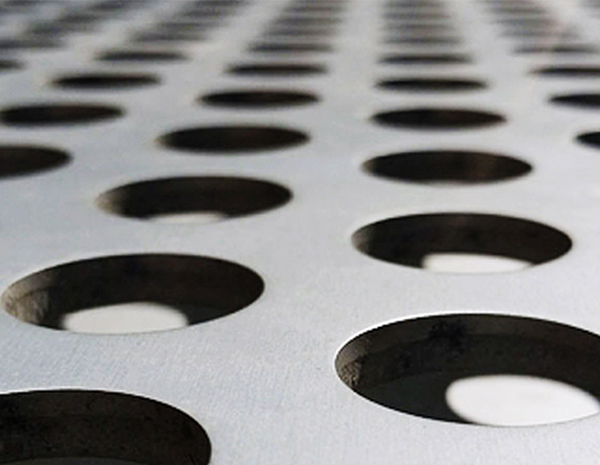 What are the advantages of stainless steel sieve plates after stamping