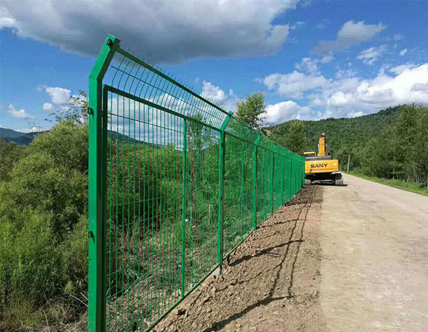 How to make the guardrail net more durable and have a longer service life